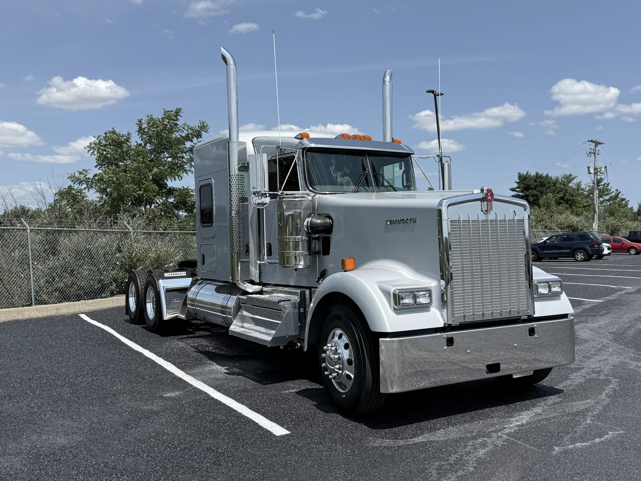 2027 KENWORTH W900 2027 KENWORTH W900 - image 3 of 6