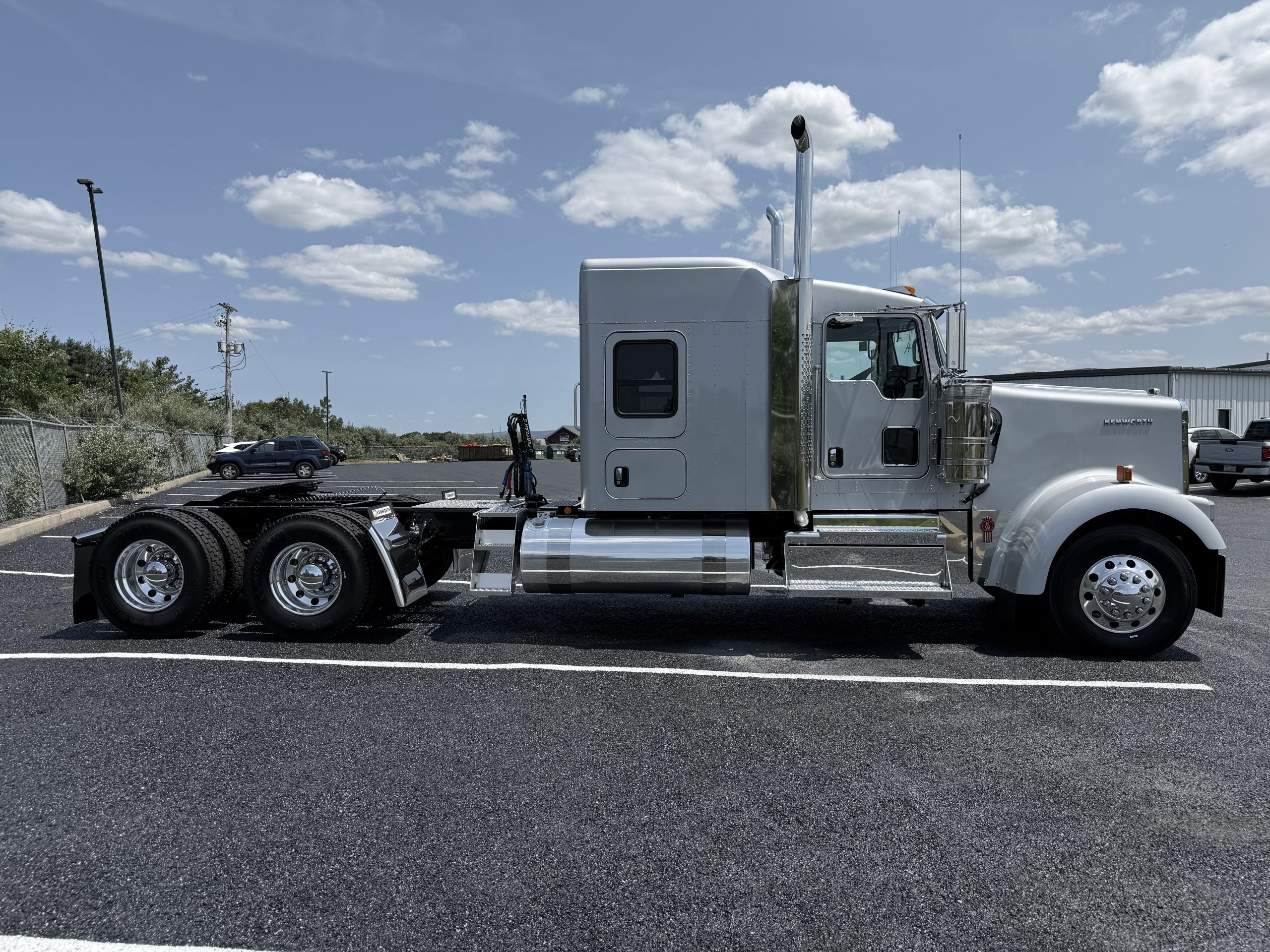 2027 KENWORTH W900 2027 KENWORTH W900 - image 4 of 6