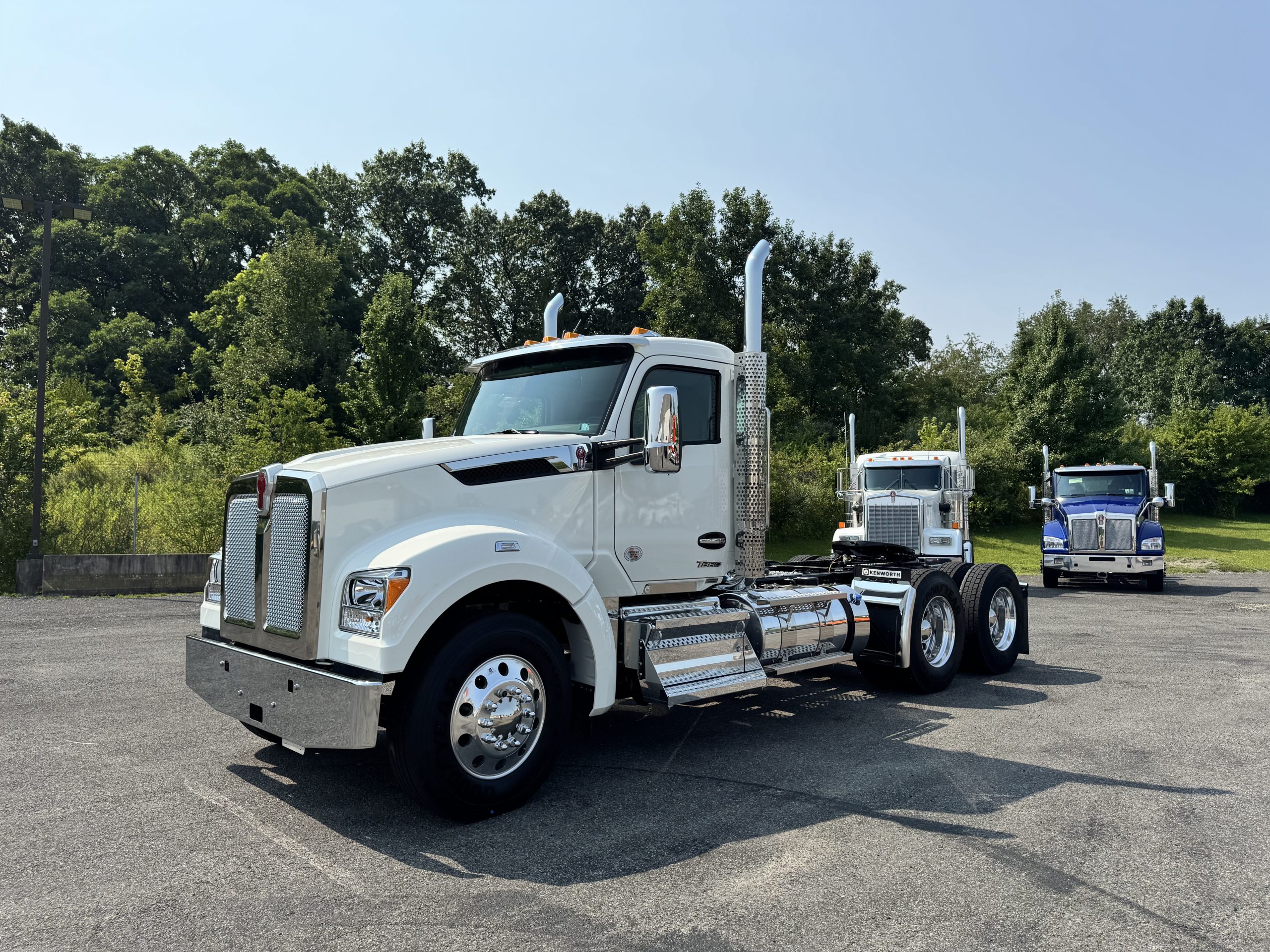 2027 KENWORTH T880 2027 KENWORTH T880 - image 1 of 6