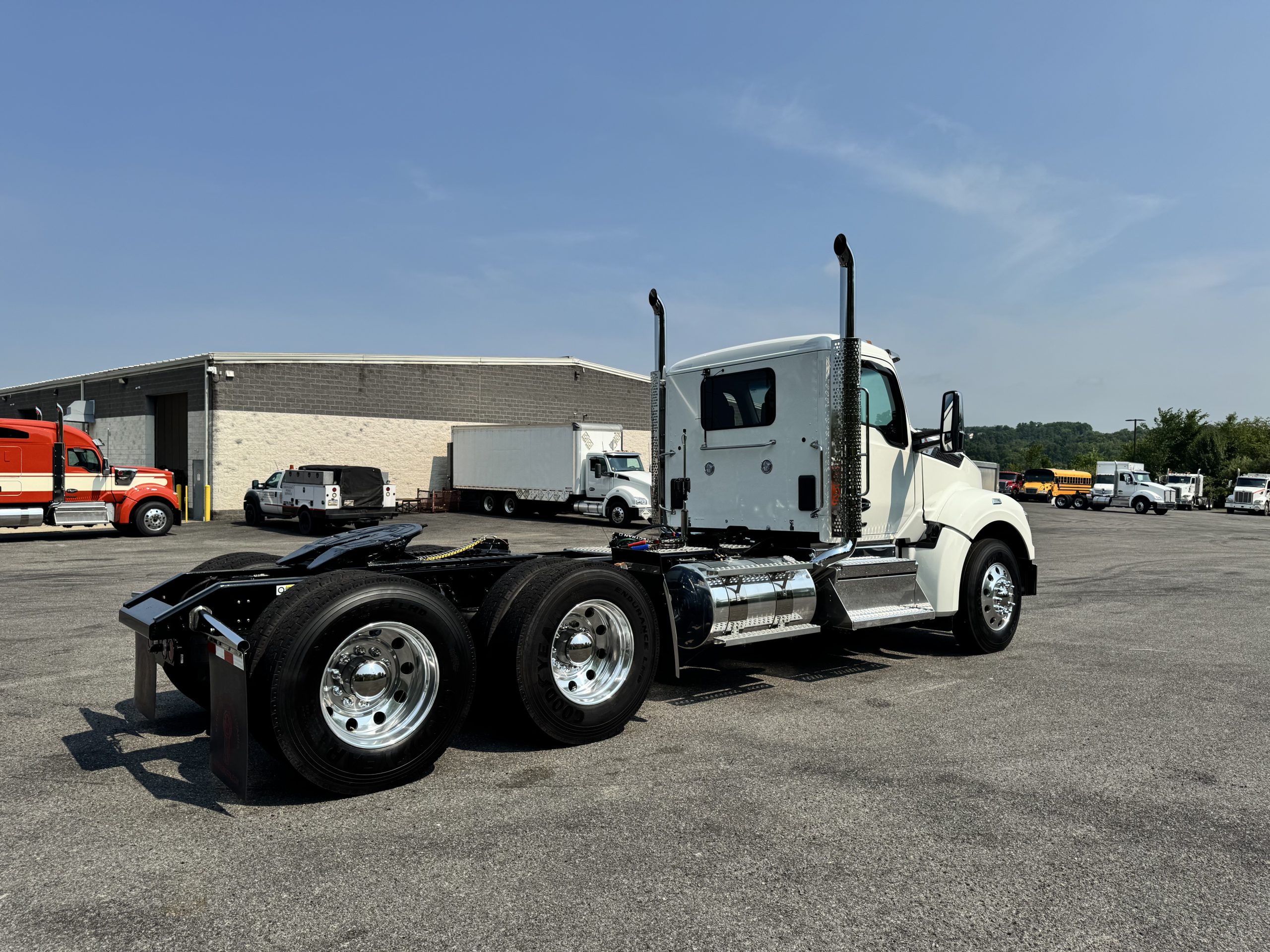 2027 KENWORTH T880 2027 KENWORTH T880 - image 5 of 6