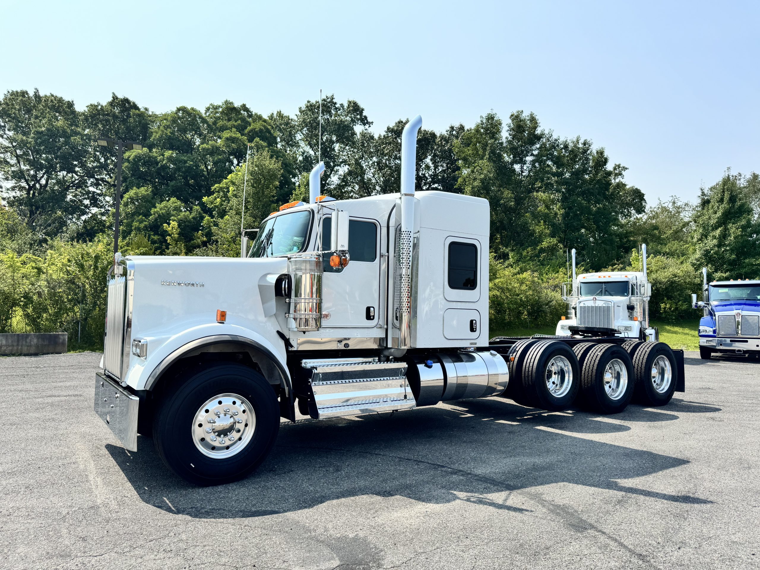 2027 KENWORTH W900 2027 KENWORTH W900 - image 1 of 6