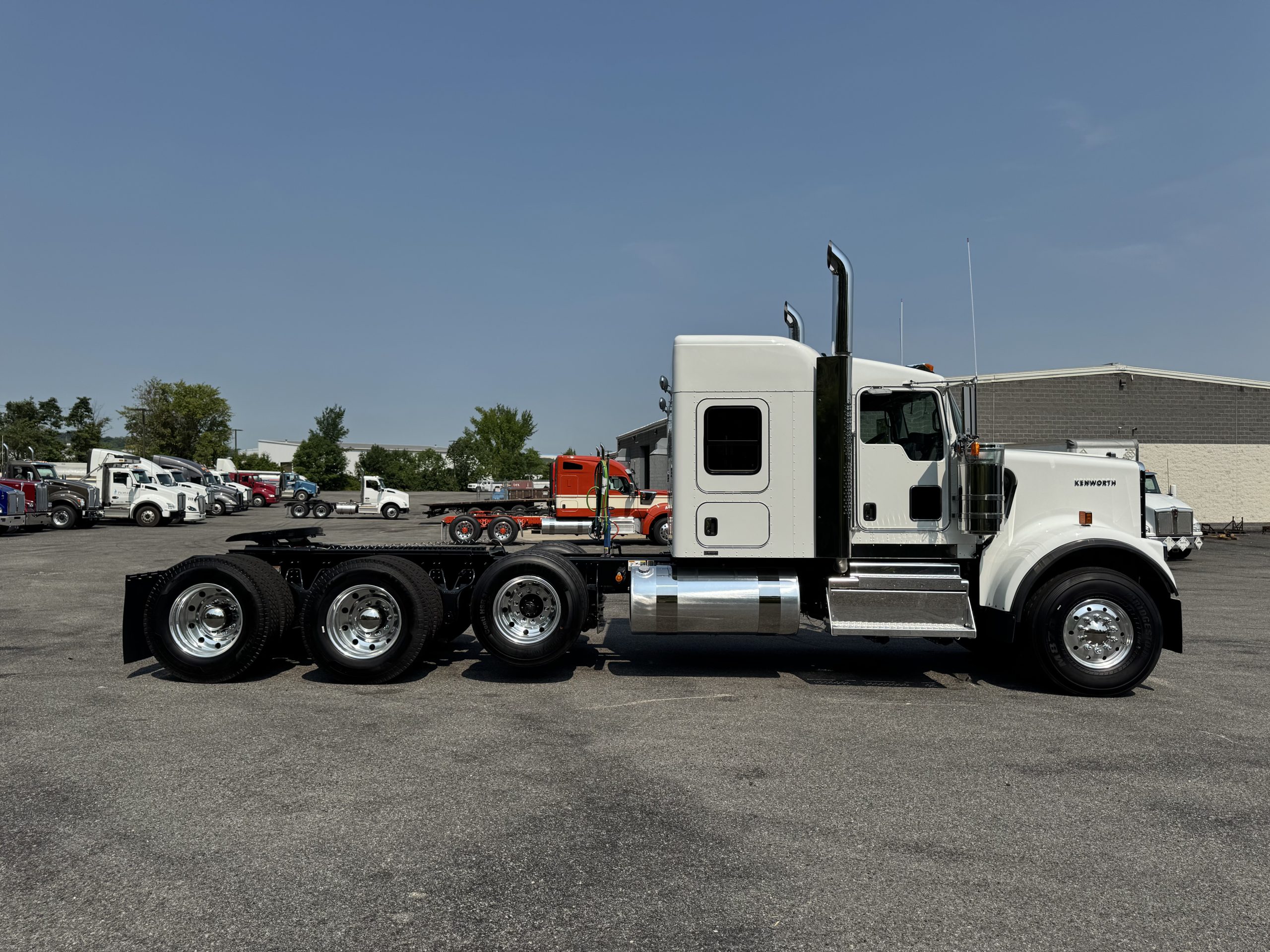 2027 KENWORTH W900 2027 KENWORTH W900 - image 4 of 6