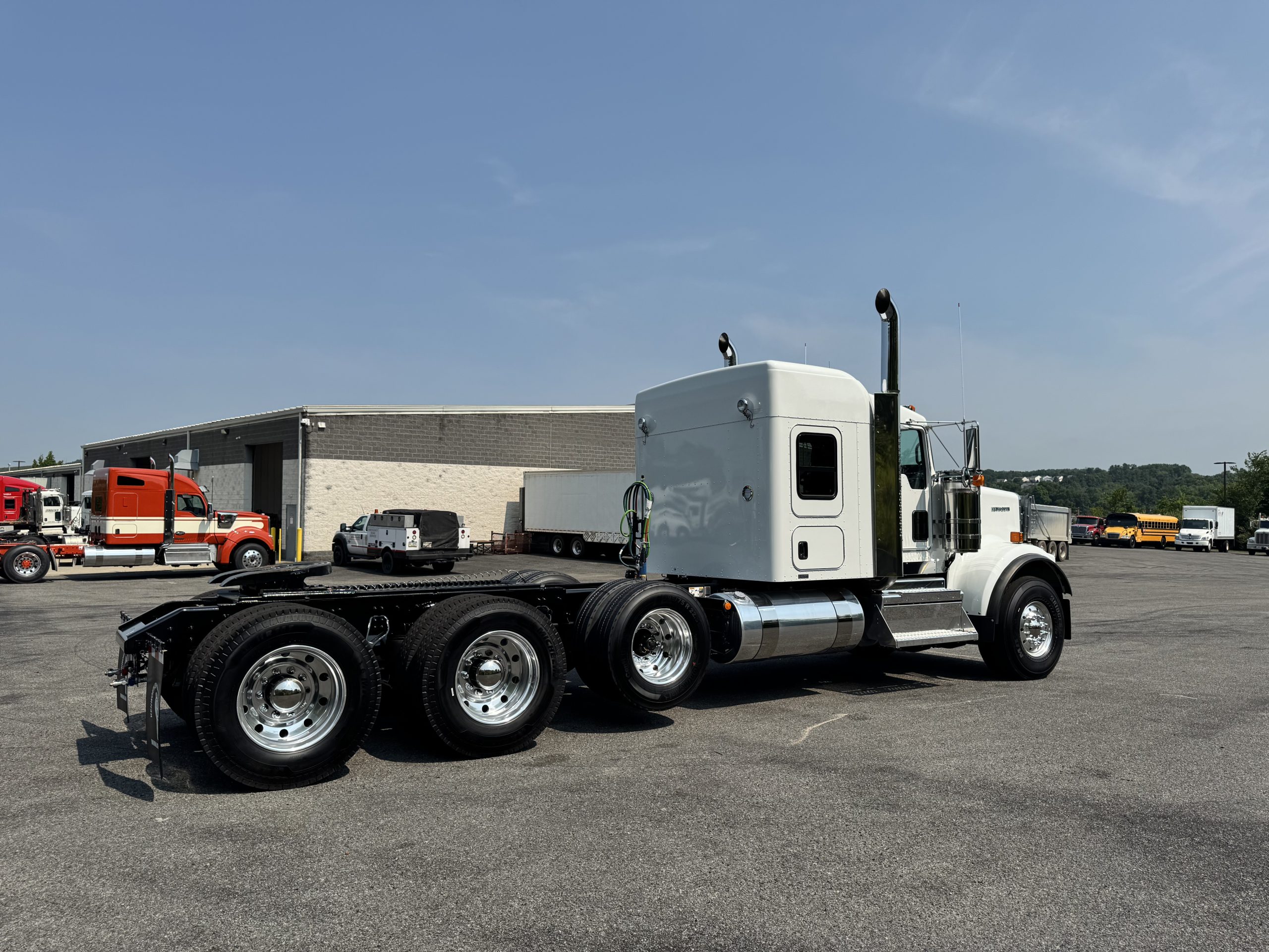 2027 KENWORTH W900 2027 KENWORTH W900 - image 5 of 6