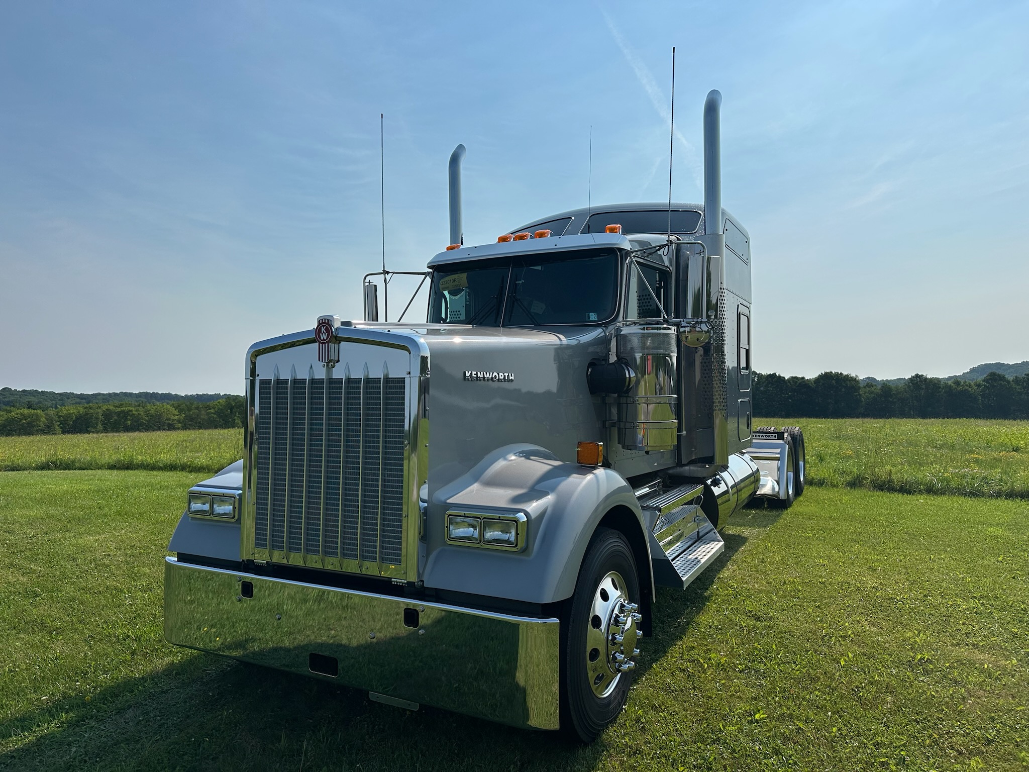 2027 KENWORTH W900 2027 KENWORTH W900 - image 1 of 6