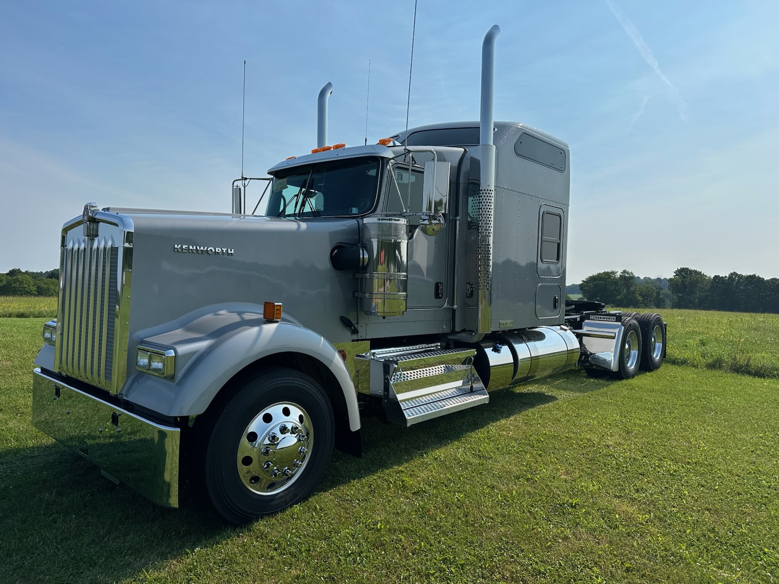 2027 KENWORTH W900 2027 KENWORTH W900 - image 2 of 6
