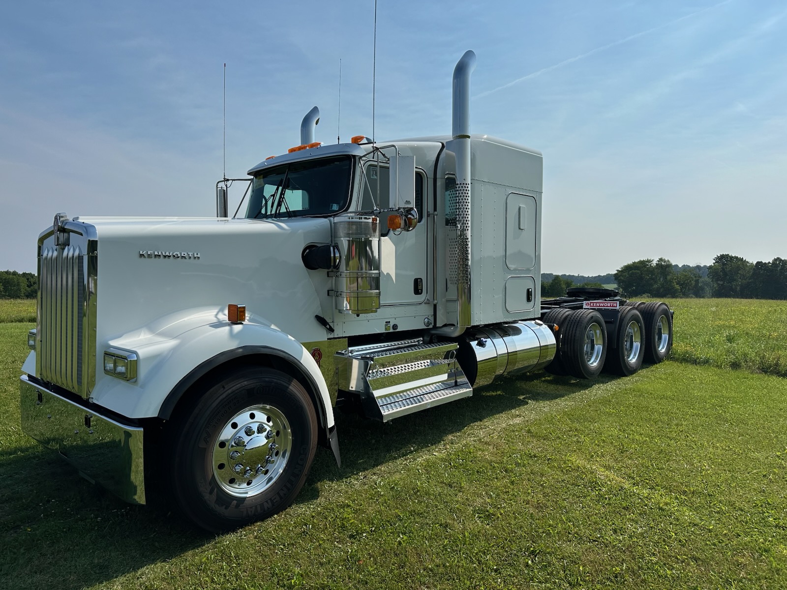 2027 KENWORTH W900 2027 KENWORTH W900 - image 1 of 6