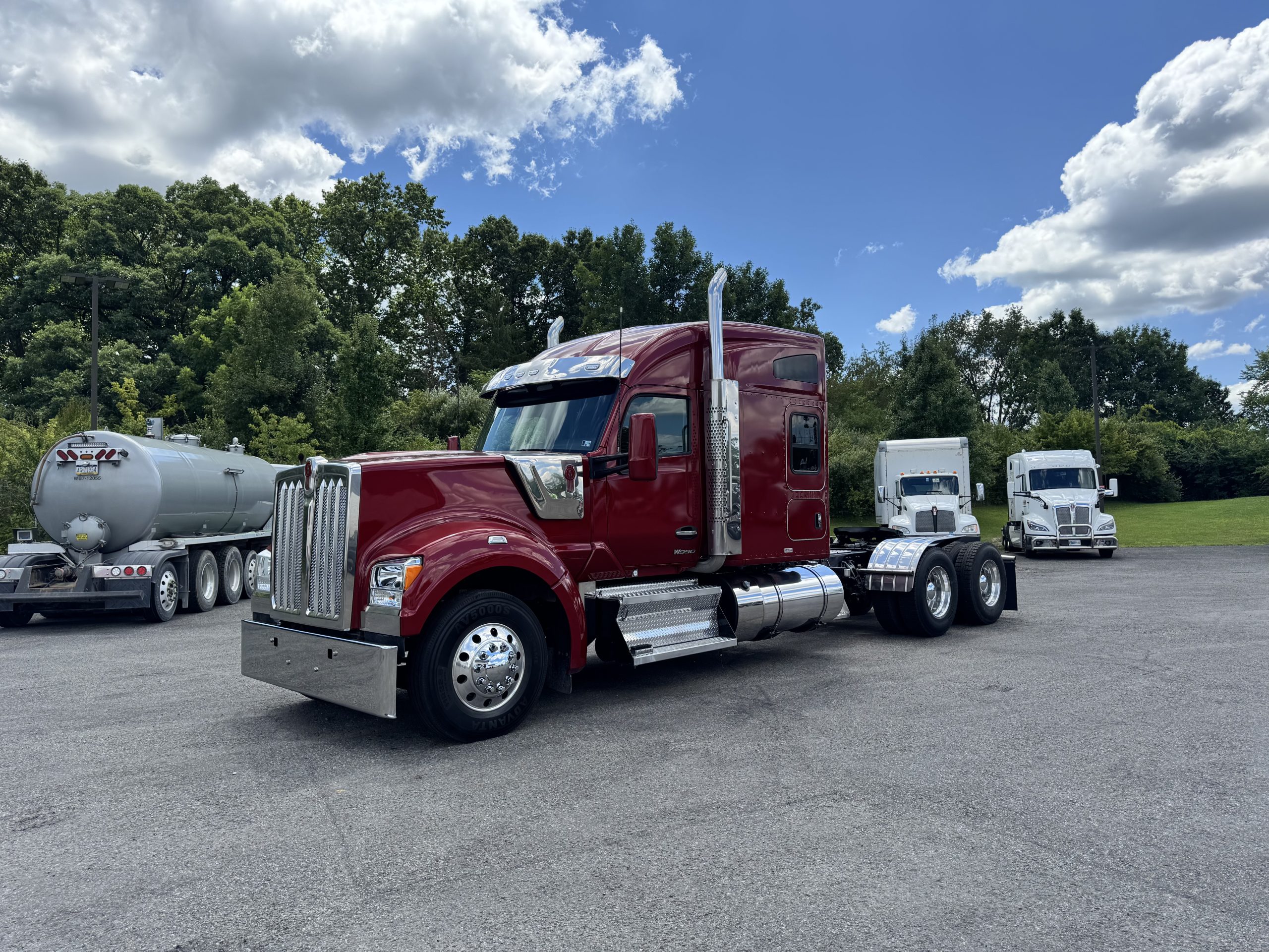 2023 KENWORTH W990 2023 KENWORTH W990 - image 1 of 6