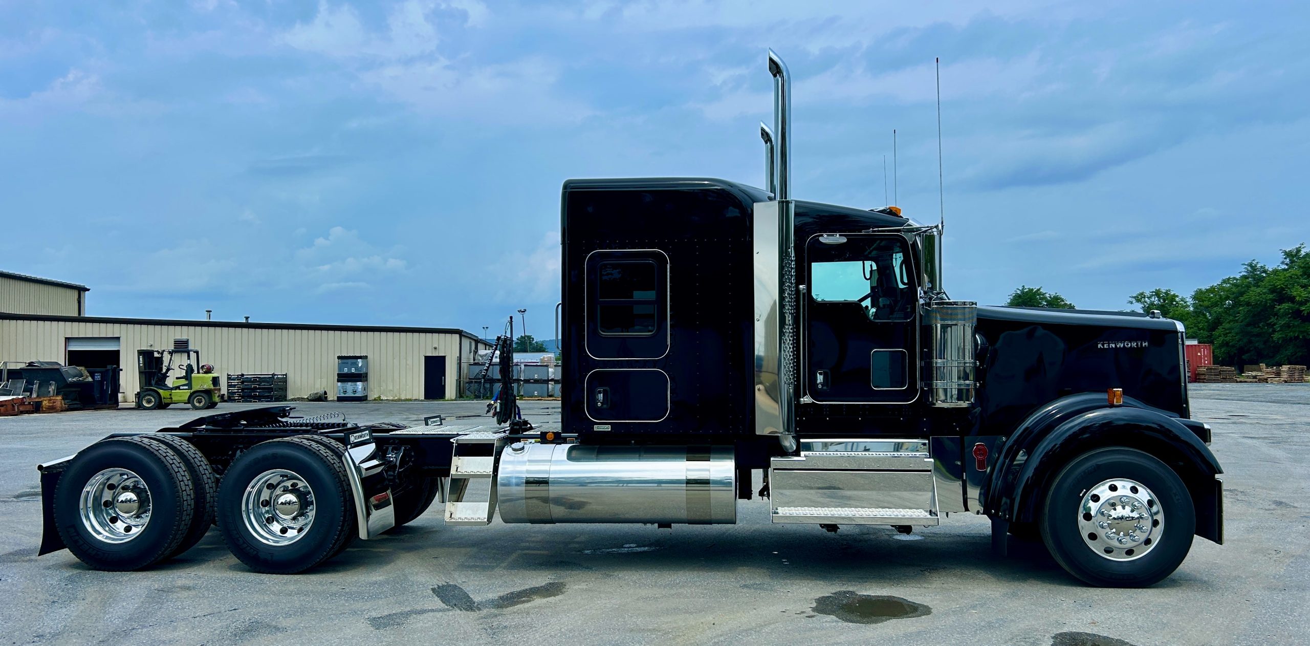 2027 KENWORTH W900 - image 4 of 6