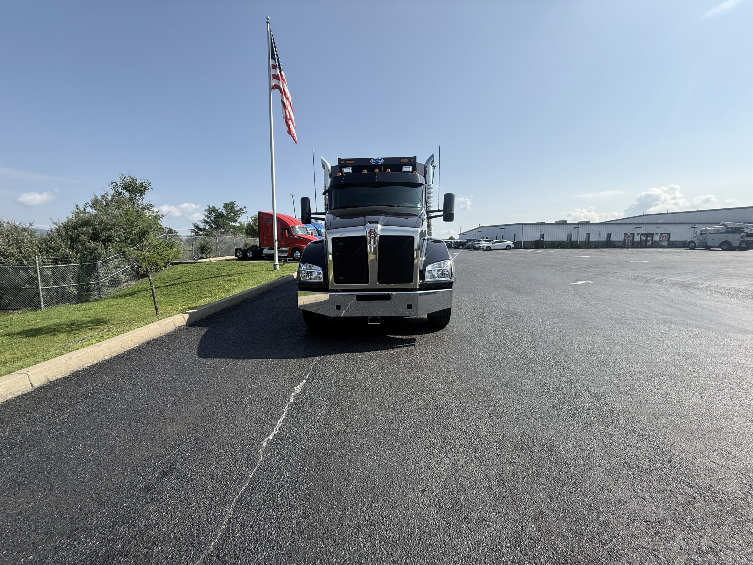 2027 KENWORTH T880 2027 KENWORTH T880 - image 2 of 6