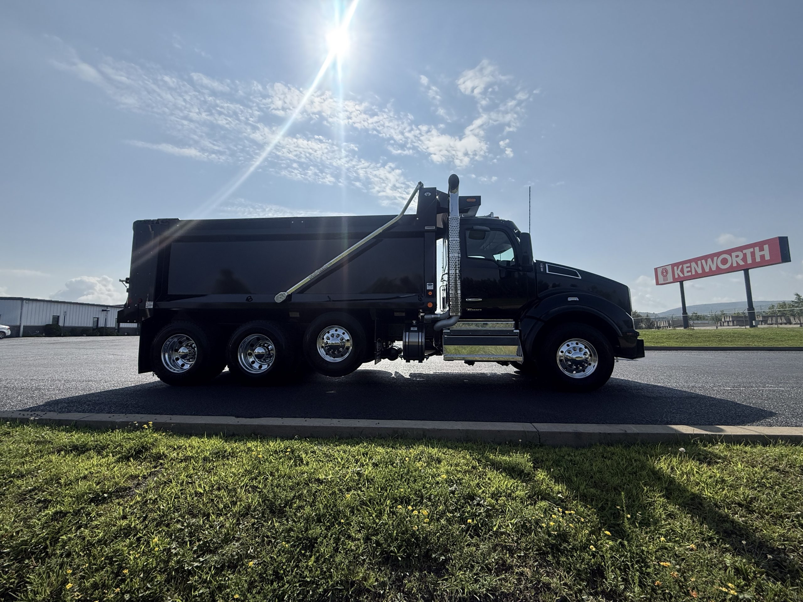 2027 KENWORTH T880 2027 KENWORTH T880 - image 5 of 6