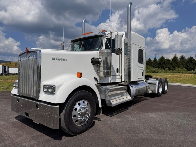 2027 KENWORTH W900 2027 KENWORTH W900 - image 1 of 6