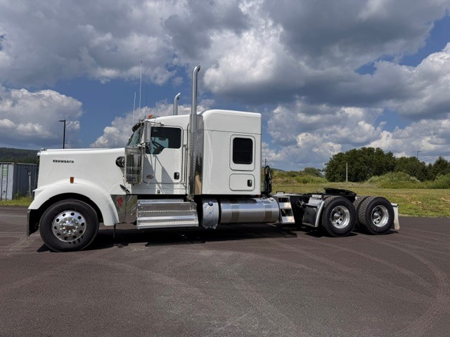 2027 KENWORTH W900 2027 KENWORTH W900 - image 2 of 6