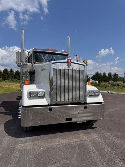2027 KENWORTH W900 2027 KENWORTH W900 - image 4 of 6