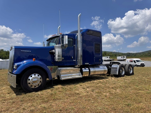 2027 KENWORTH W900 2027 KENWORTH W900 - image 1 of 6