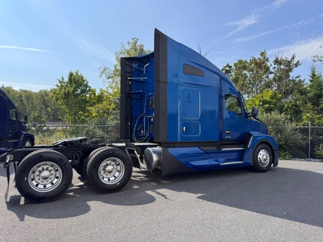 2027 KENWORTH T680 - image 6 of 6