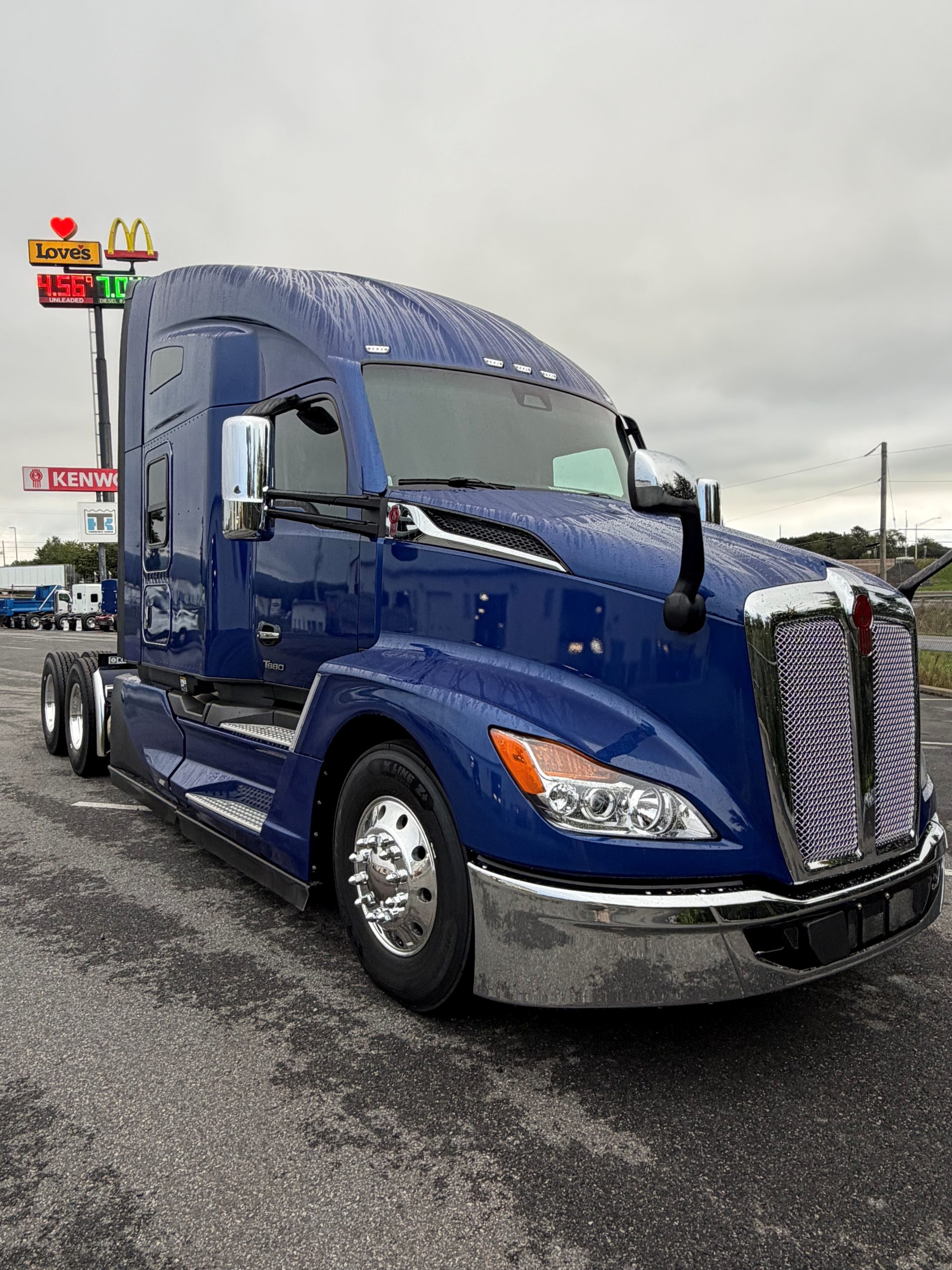 2027 KENWORTH T680 - image 2 of 6