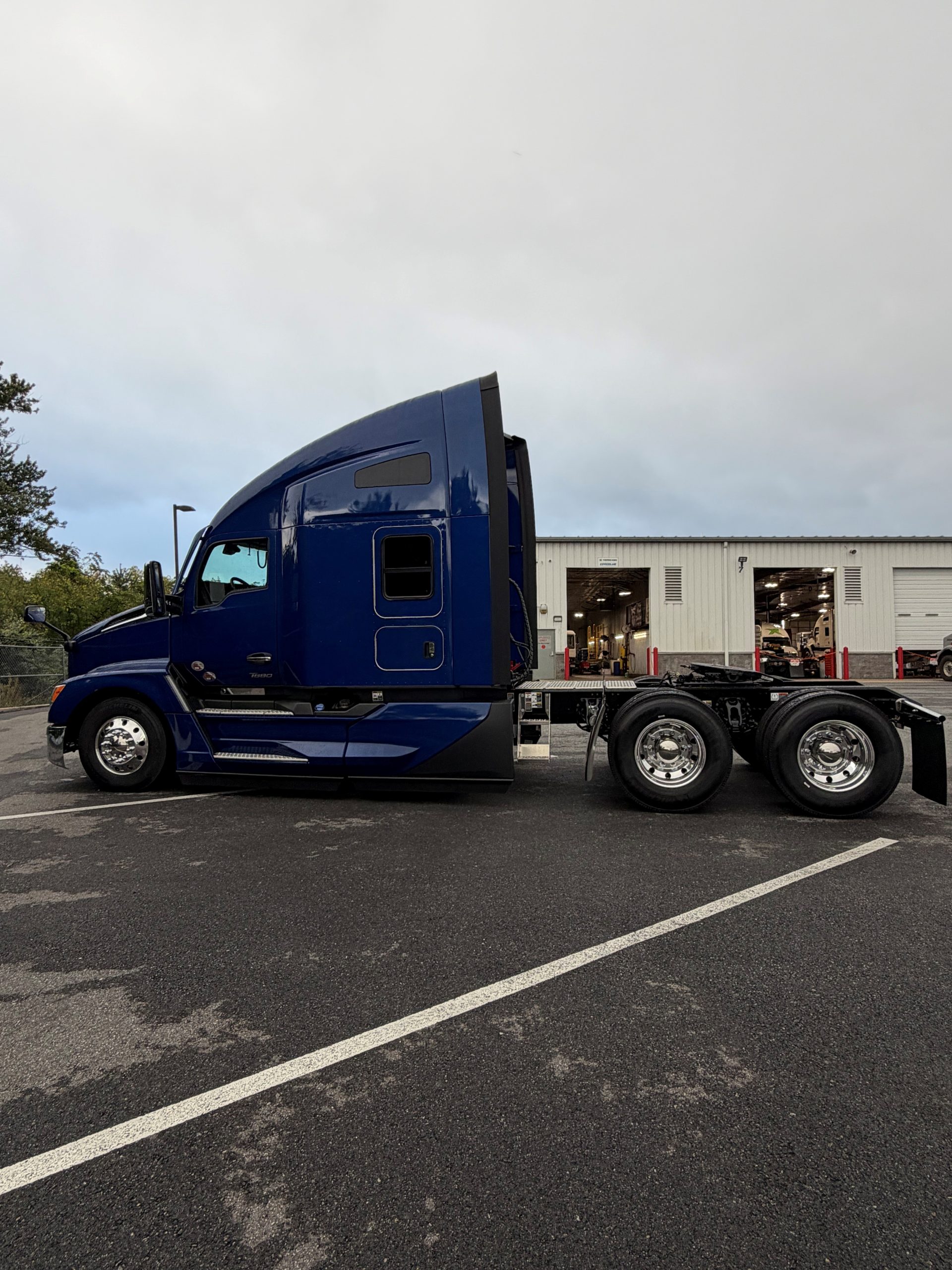 2027 KENWORTH T680 - image 4 of 6