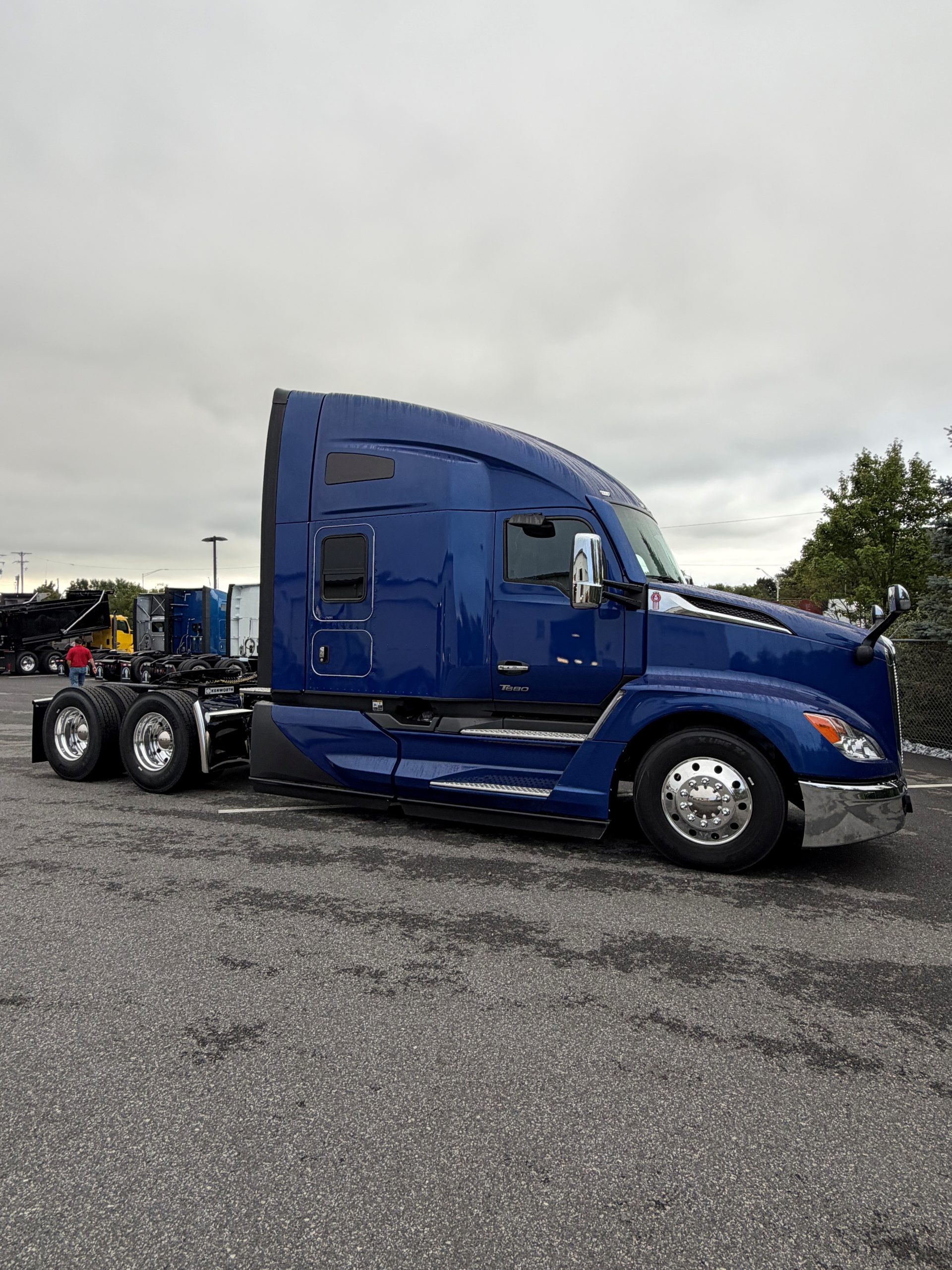 2027 KENWORTH T680 - image 5 of 6