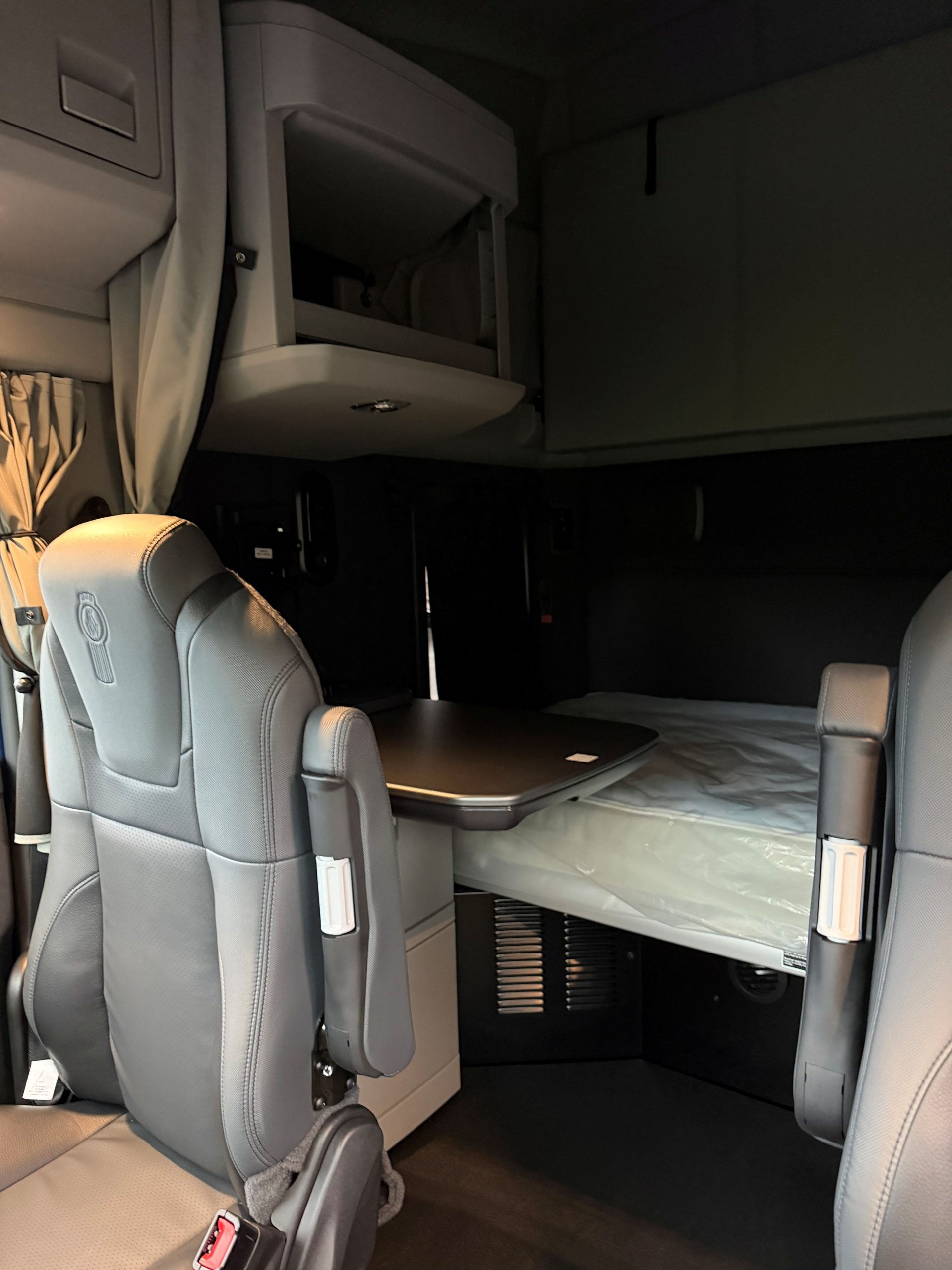 2027 KENWORTH T680 - image 6 of 6