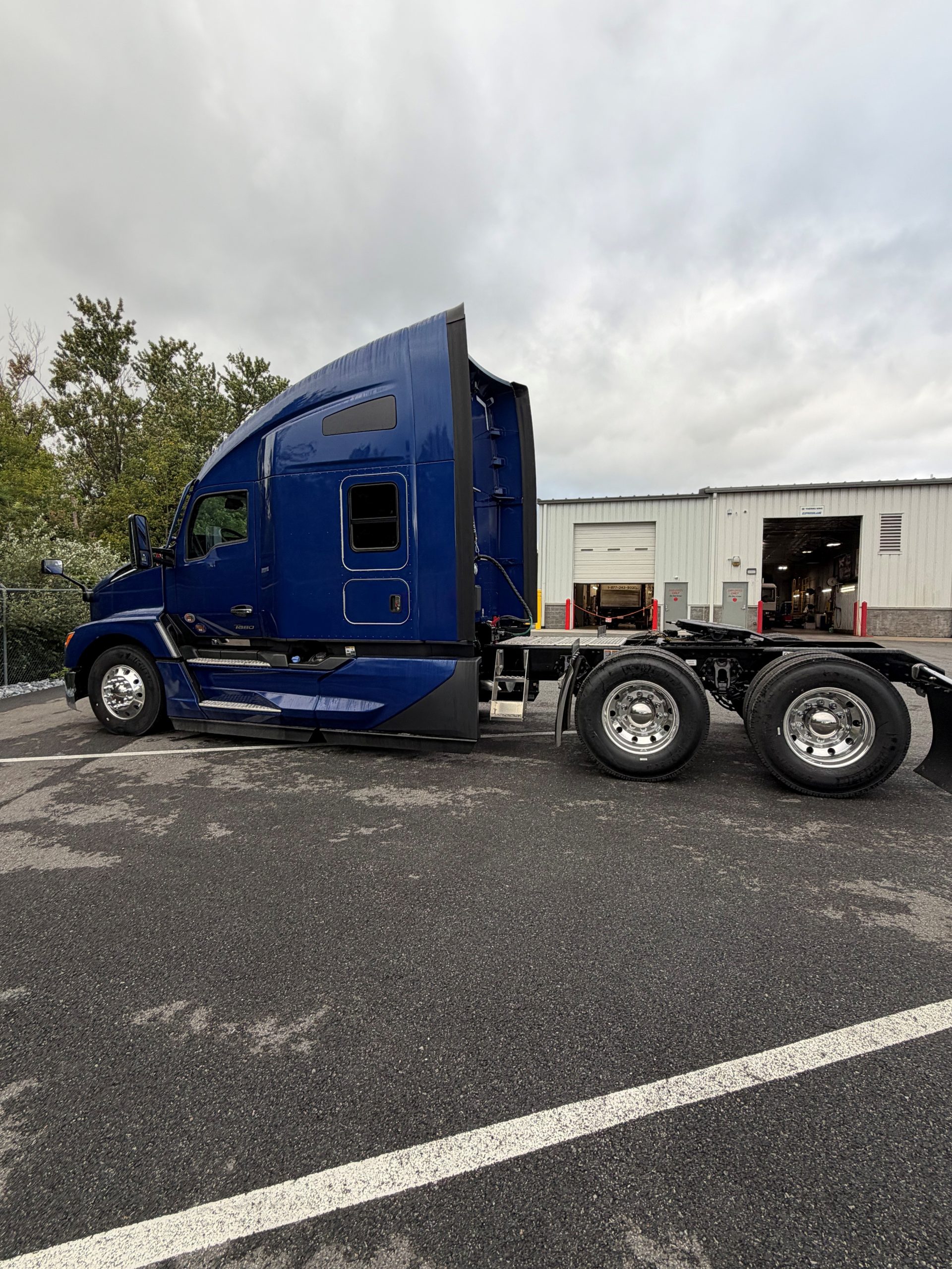2027 KENWORTH T680 - image 5 of 6