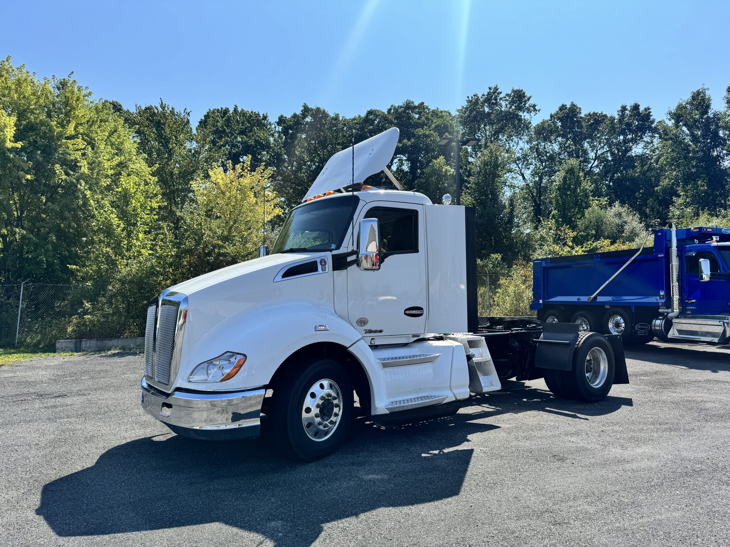2021 KENWORTH T680 - image 1 of 6