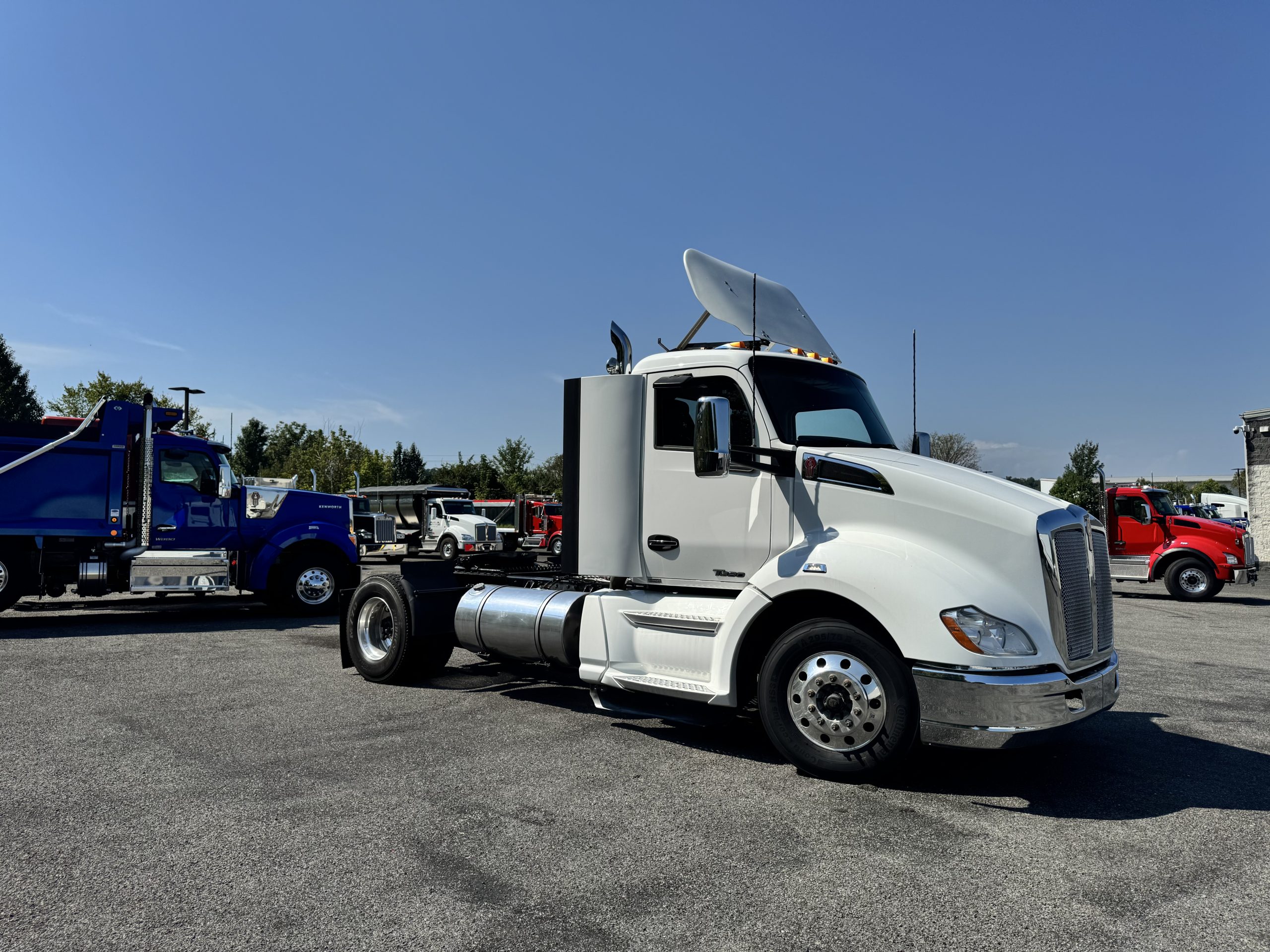2021 KENWORTH T680 - image 3 of 6