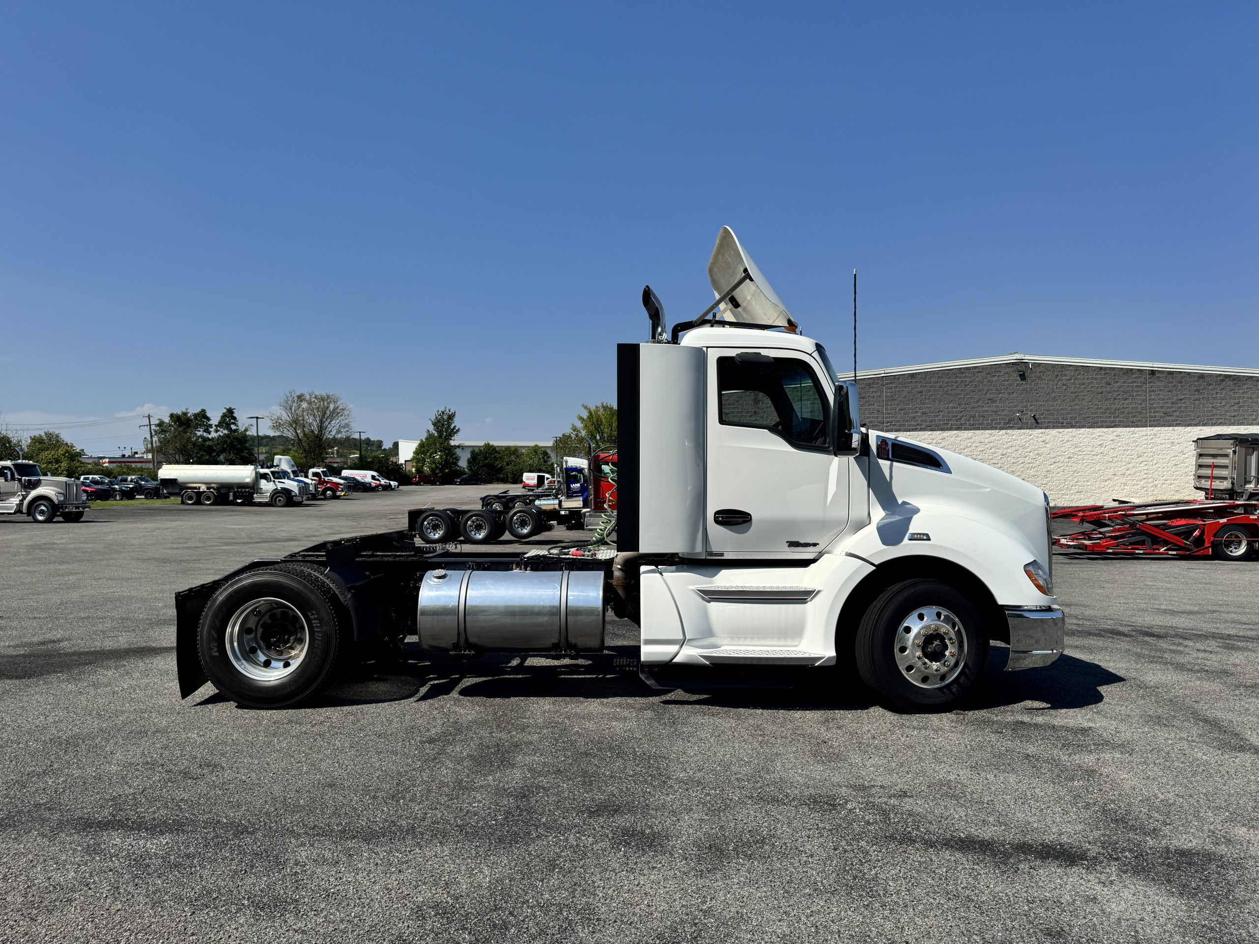2021 KENWORTH T680 - image 4 of 6