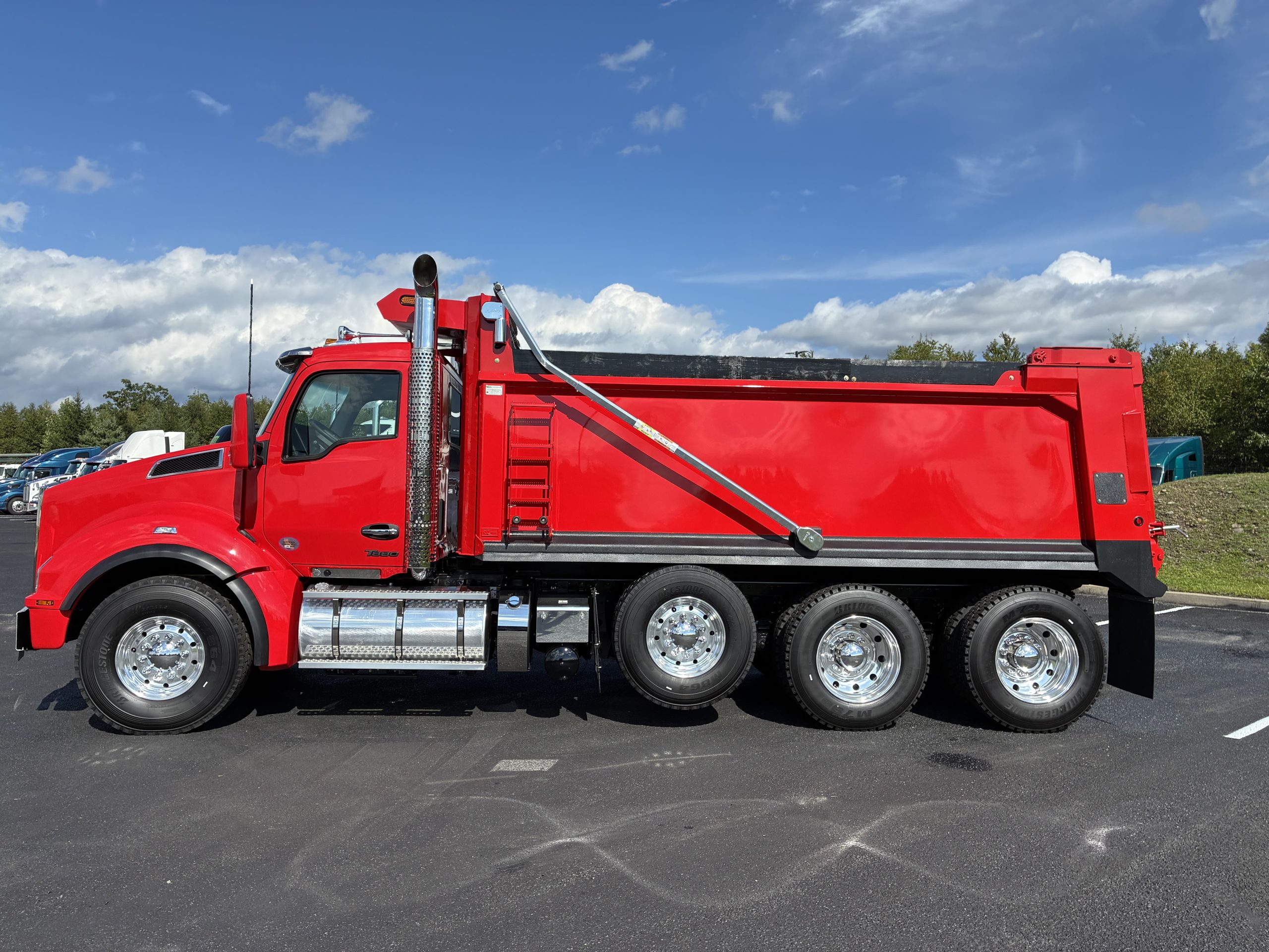 2027 KENWORTH T880 - image 1 of 6