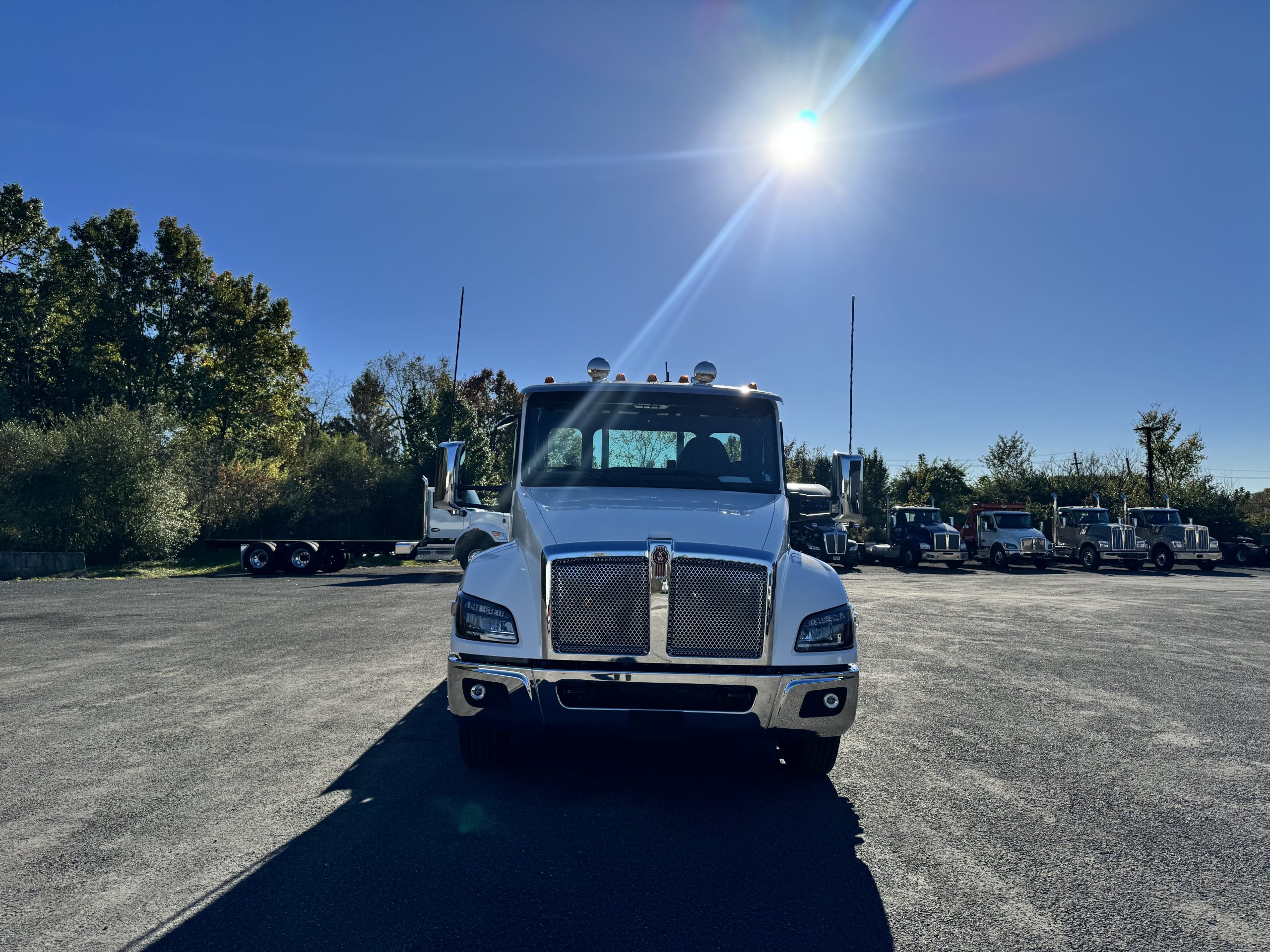 2027 KENWORTH T280 - image 2 of 6