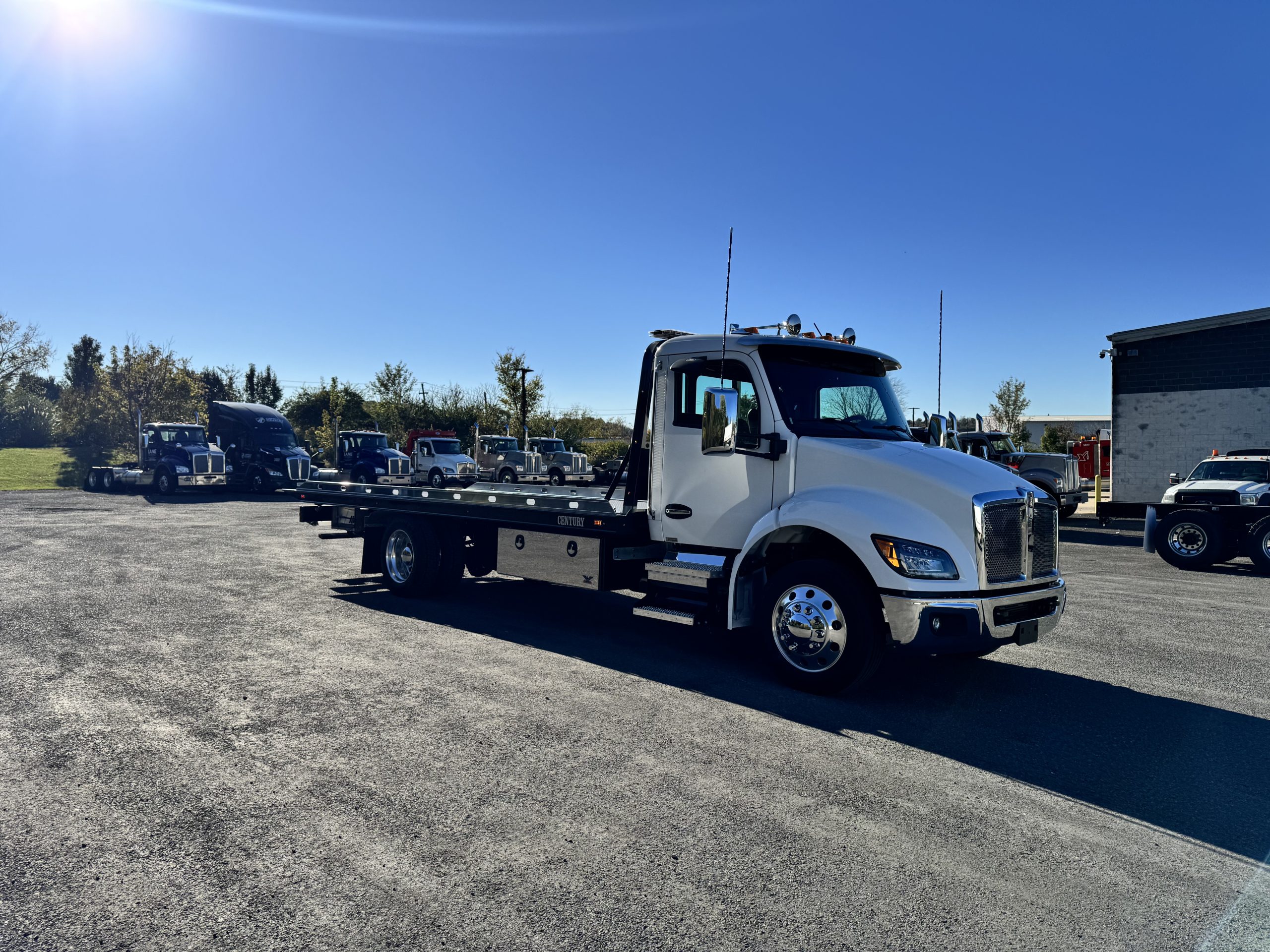 2027 KENWORTH T280 - image 3 of 6