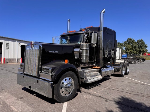 2023 KENWORTH W900 2023 KENWORTH W900 - image 2 of 6